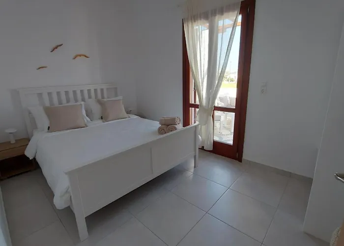 Vila Front Pasithea Monolithos