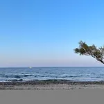 וילה Front Pasithea